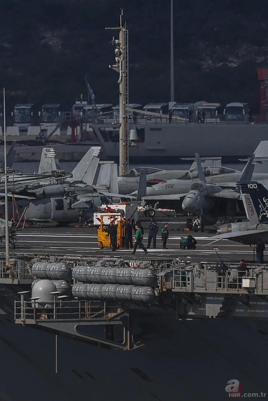 İran'a giden ABD donanmasında personel isyanda! Dünyanın en büyük uçak gemisinde tuvalet krizi 8