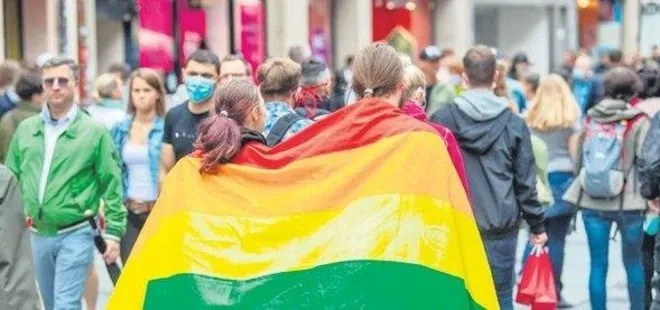 Almanya’da çocuklara eşcinsellik dayatması! Derse tepki yağdı