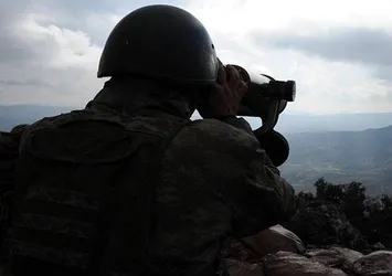 Hakkari'de bir terörist daha teslim oldu