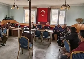 Kars'ta çiftçilere şarbon eğitimi verildi