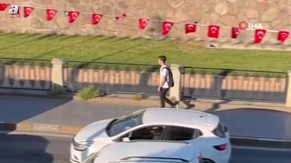 Çocuğun bayrak hassasiyeti kamerada