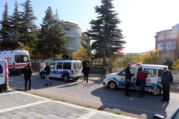 kayseride-yengesini-baltayla-vahsice-oldurdu-karisini-o-halde-goren-adam-kalp-krizi-gecirip-hayatini-kaybetti-1668432239775.jpg Kayseri’de yengesini baltayla vahşice öldürdü! Karısını o halde gören adam kalp krizi geçirip hayatını kaybetti - 4