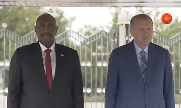 Son dakika: Başkan Erdoğan Sudan Egemenlik Konseyi Başkanı Abdulfettah El-Burhan’ı karşıladı