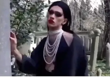 Mezarlıkta LGBT'li rezaleti! Osmanlı döneminden kalma tarihi kabirler üzerinde...