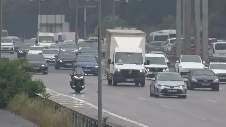 İstanbul çıkışı kilitlendi! Bolu Dağı geçişinde uzun araç kuyrukları oluştu - 2