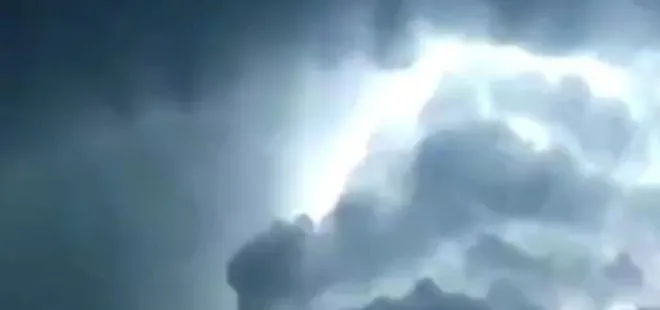 İstanbul’da ’elektrik fırtınası’ gökyüzünü aydınlattı! Elektrik fırtınası neden olur? Uzman isim A Haber’de anlattı