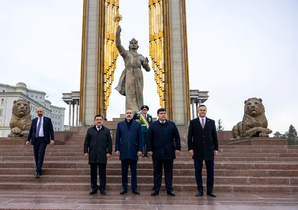 Bakan Hakan Fidan’dan Tacikistan’da önemli görüşmeler! İşbirliği programına imzalar atıldı