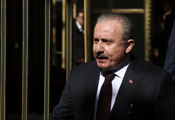 CHP ve HDP’den Meclis’te provokasyon! Burak Erbay Kürsüde çekiçle telefon kırdı! TBMM Başkanı Şentop’tan ilk yanıt: Kürsüler şov yeri değil