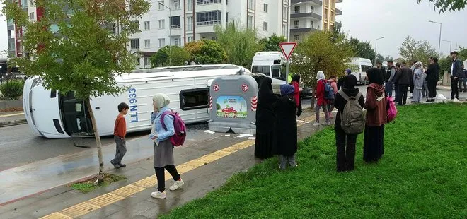 Malatya’da feci kaza: Öğrenci servisi devrildi