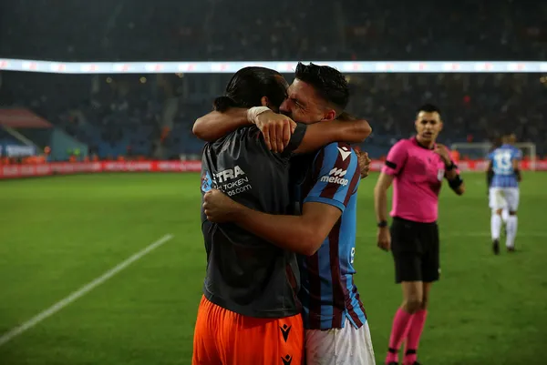 Trabzonspor teknik direktörü Abdullah Avcı’dan Fenerbahçe maçı sonrası şampiyonluk sözleri! Bu maçın şehir için ne ifade ettiğini biliyorum