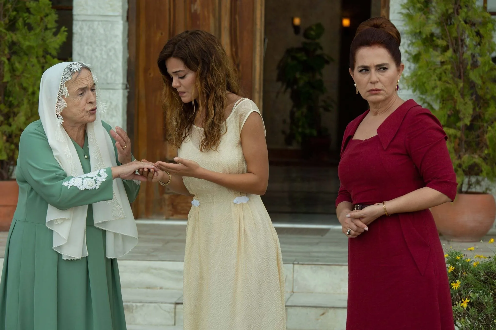 Bir Zamanlar Çukurova’da Züleyha Kerem ve Müjgan’ı Bir Zamanlar Çukurova’da Züleyha Kerem ve Müjgan’ı