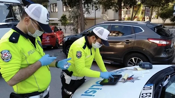 2024 Yılı yeni trafik cezaları ne kadar oldu? Ehliyetsiz araç kullanmak 12, drift yapmak 32 bin, alkollü araç kullanmak 6 bin TL’yi geçiyor.