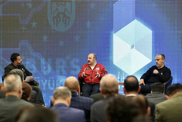 Bakan Varank’tan 7’liye tepki: Lafa gelince milletten yana oluyorlar