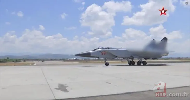 Rusya bombaladı İngiltere savaş jetlerini uçurdu! Rus savaş gemisini hedef aldı! Dünya bu görüntüleri konuşuyor