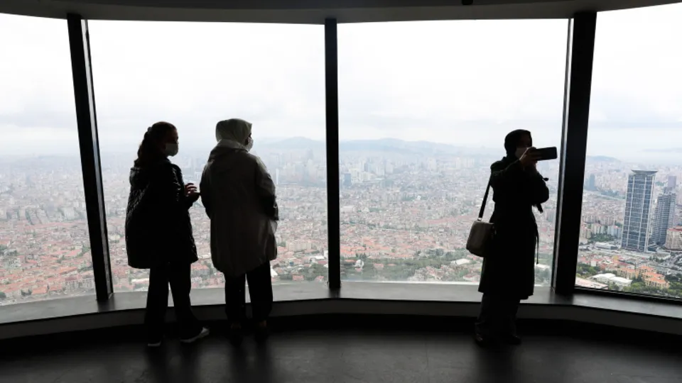 İstanbul'un yeni sembolü Çamlıca Kulesi kapılarını ziyaretçilerine açtı! Manzarası mest etti