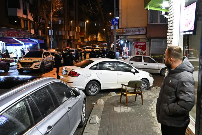 bahcelievlerde-uyusturucu-operasyonu-uzman-cavus-yaralandi-1772231581965.jpg Zehir tacirlerinden jandarmaya kalleş saldırı I Bakan Gürlek’ten sert çıkış: Suçlular adalet önünde hesap verecek - 1