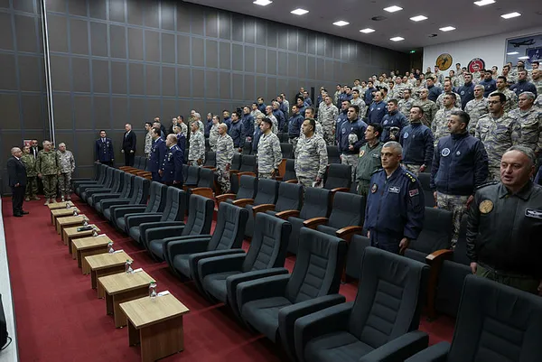 Mehmetçik ile buluşan Bakan Güler’den net mesaj: Teröristler artık son çırpınışlarını vermektedir