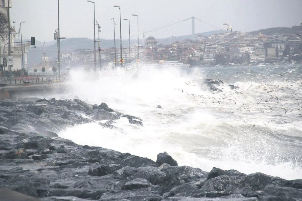 Lodos, Boğaz kapattı