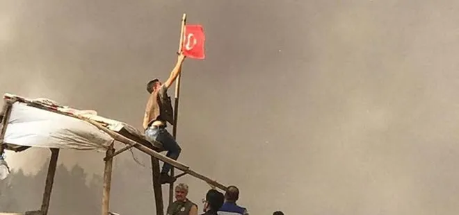 Köyü kurtaramayacaklarını anlayınca bayrağı alevlere teslim etmediler