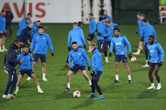 Fatih Karagümrük maçına Fenerbahçe’nin başında çıkacak isim belli oldu