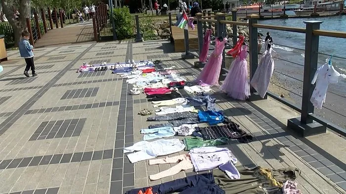 beykozlu-anneler-filistinde-oldurulen-cocuklar-icin-sahile-elbise-ve-oyuncak-birakti-1713712549970.jpeg