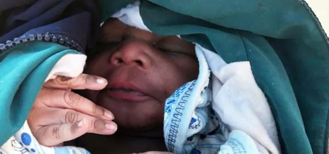 Vicdansız Yunanistan'dan insanlık dışı muamele! Denizin ortasında doğdu