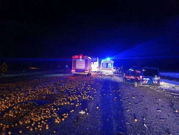 1642734398869.jpeg Denizli'de yolcu otobüsü TIR'a çarptı! Ölü ve yaralılar var - 1