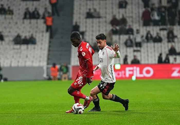 besiktas-evinde-doludizgin-kartal-evinde-3-puani-3-golle-aldi-1768505118748.jpeg Fotoğraf (İHA)