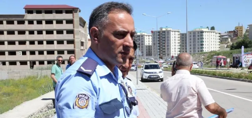 Polis memuru ne cevap vereceğini bilemedi
