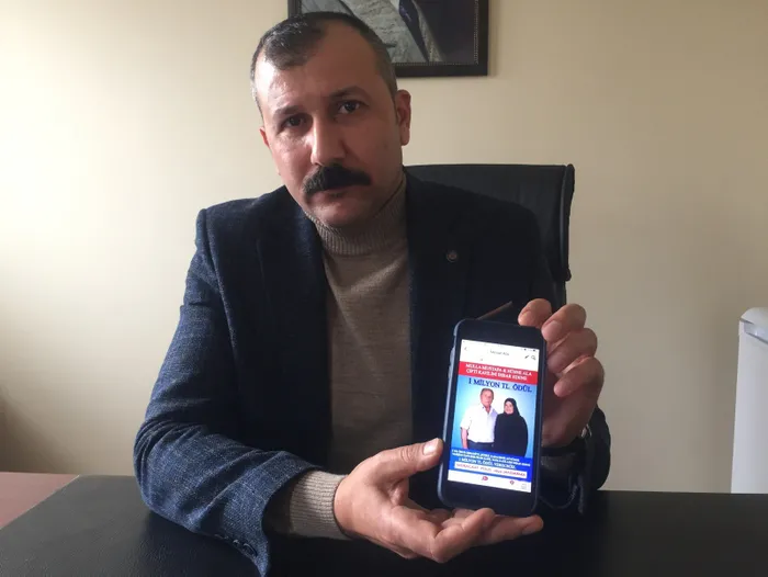 Annesiyle babasının katilini bulana 1 milyon lira ödül verecek! 3 yıl önce evlerinde bıçaklanarak öldürülmüş halde bulundular - 1