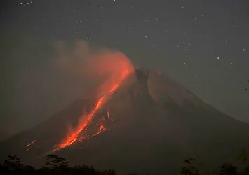 Endonezya'daki Merapi Yanardağı'nda patlama