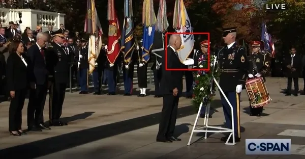 saskin-biden-yine-gundem-oldu-arlington-ulusal-mezarligini-ziyaretinde-1699774986080.jpg Şaşkın Biden yine gündem oldu! Arlington Ulusal Mezarlığı'nı ziyaretinde… - 7