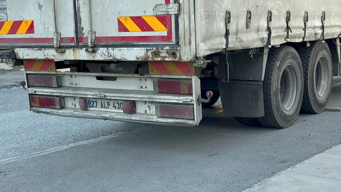 Arnavutköy'de akılalmaz ölüm! TIR hareket edince hayatını kaybetti - 2