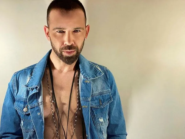 berksan-fransiz-askisi-yaptirdi-o-anlari-canli-yayinla-paylasti-1642225118093.jpeg Berksan Fransız askısı yaptırdı! O anları canlı canlı paylaştı - 6