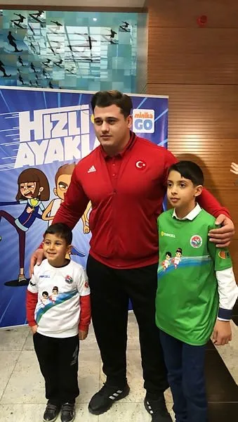 Hızlı Ayaklar: Olimpiyat Yolunda’nın müziklerini yapan Manga’nın solisti Ferman Akgül’den önemli mesaj! Bu film ile daha çok sporcu yetişecek