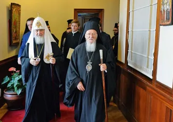Birbirlerine girdiler: 'Kilise' kavgası