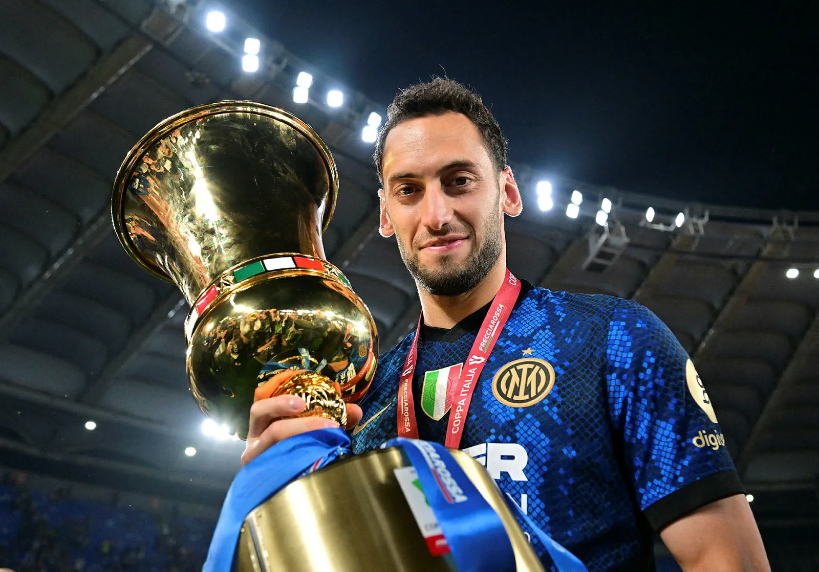 Hakan Çalhanoğlu İtalya'yı salladı! Attığı gol Inter'in kaderini değiştirdi