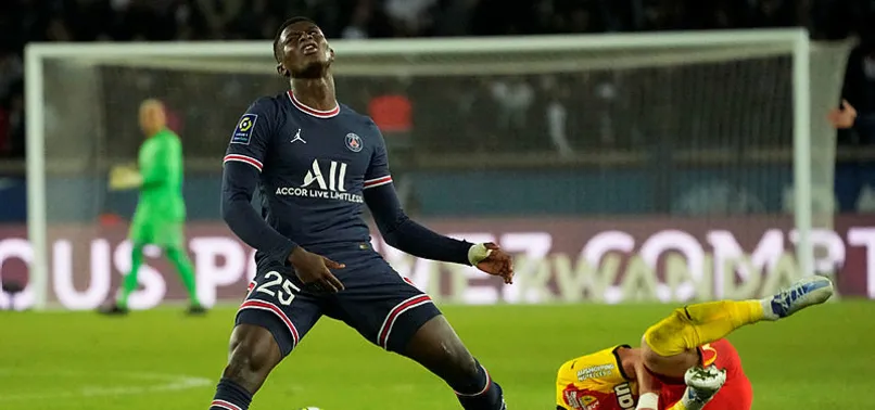 PSG sol bek Nuno Mendes ile 4 yıllık sözleşme imzaladı