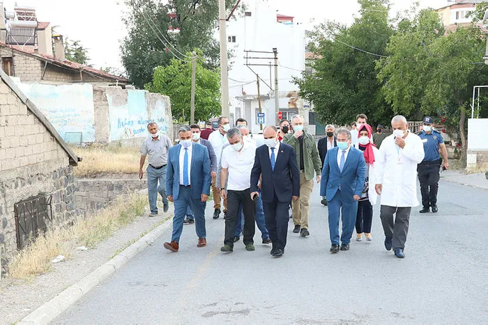 Son dakika: Sağlık Bakanı Fahrettin Koca Kayseri'de silahlı saldırıya uğrayan doktorla görüştü | İşte doktora saldırı anı... - 3