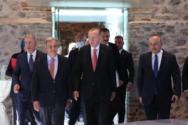 istanbuldaki-tarihi-anlasma-dunya-basininda-turkiyeyi-ove-ove-bitiremediler-1658520856006.jpg İstanbul'daki tarihi anlaşma dünya basınında: Türkiye'yi öve öve bitiremediler - 1