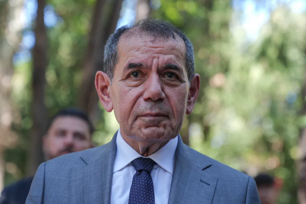 dursun-ozbek-galatasarayin-transfer-donemi-hakkinda-konustu-transferlerin-gecikme-sebebi-1789568065284.jpg Galatasaray Başkanı Dursun Özbek transferlerin neden geciktiğini açıkladı ve mali planlamaya dikkat çekti - 2