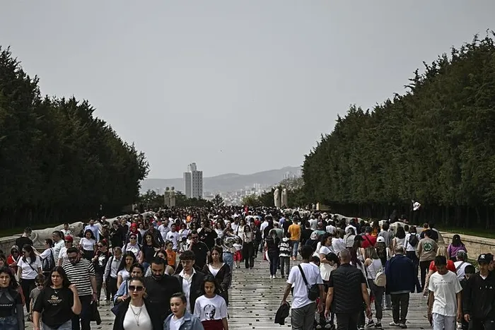 anitkabir-23-nisanda-100-bini-askin-ziyaretciyi-agirladi-1713902954714.jpeg
