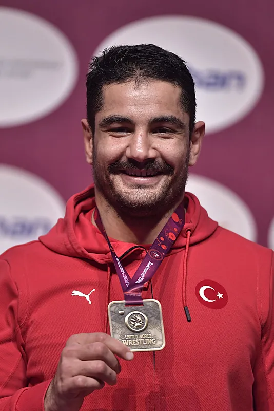 31-yil-sonra-avrupa-sampiyonu-olan-serbest-gures-milli-takimi-yurda-dondu-taha-akgulden-a-habere-ozel-aciklama-1708354733885.jpeg 31 yıl sonra Avrupa şampiyonu olan Serbest Güreş Milli Takımı yurda döndü! Taha Akgül'den A Haber'e özel açıklamalar... - 5