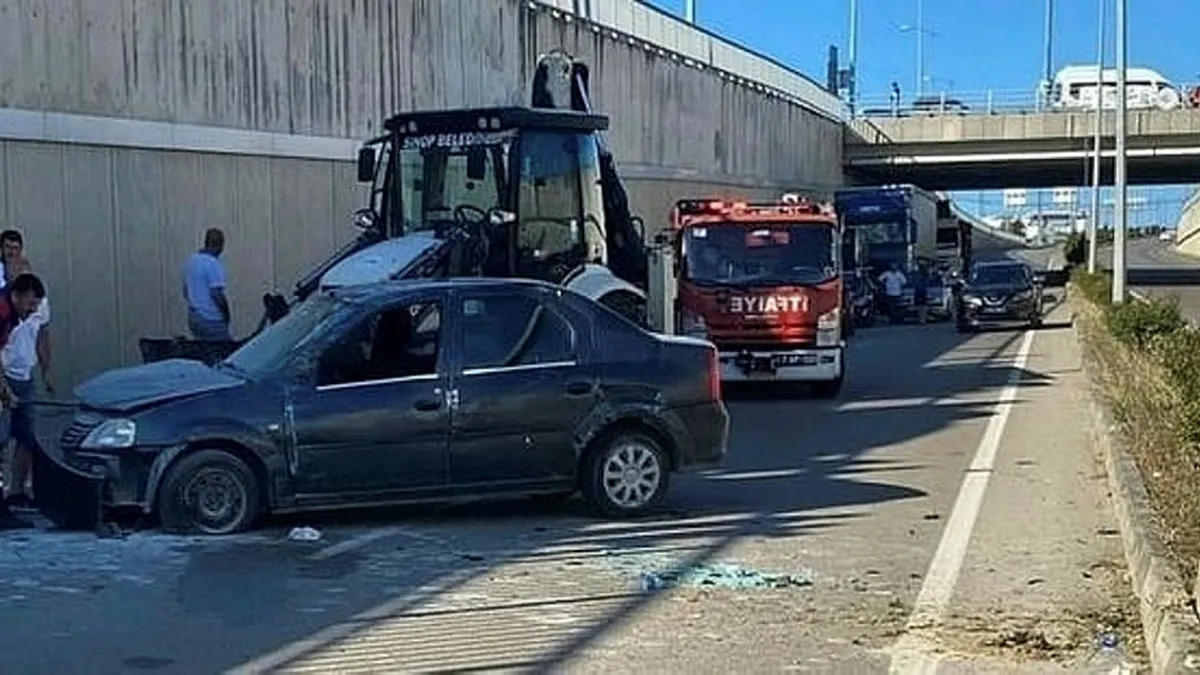 Sinop'ta hafif ticari aracın devrildiği kazada 4 kişi yaralandı
