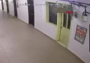 Bakırköy'de kiraladıkları ofisin duvarını delip 40 bin dolarlık saati çaldılar