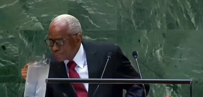 bmde-sasirtan-anlar-haiti-devlet-baskani-kursu-konusmasinda-surahiden-su-icti-1727384552501.jpeg BM kürsüsünde şaşırtan anlar! Haiti Devlet Başkanı sürahiden su içti - 1