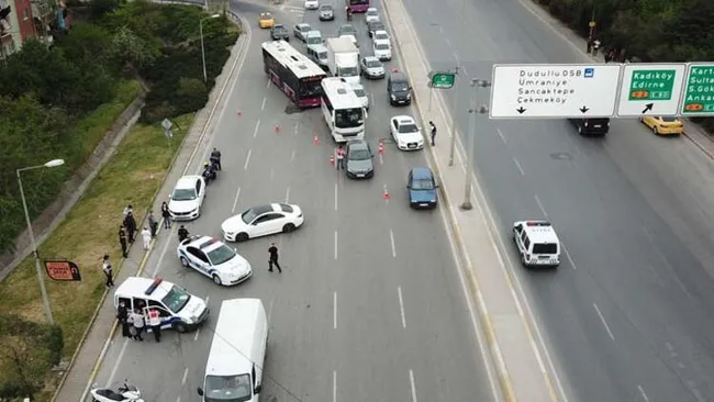 İstanbul’da ceza yazan polisin plakasını alan kadının basın kartı sahte çıktı - 1