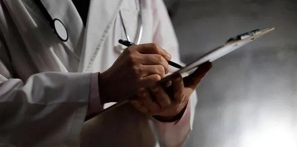 1670920357488.jpeg Sahte doktor skandalı! Çaldığı önlükle hastaneye girmeye çalıştı | Yakalanınca 'ben anestezi doktoruyum' dedi - 5