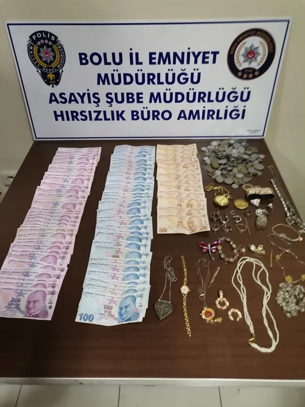 boluda-akilalmaz-soygun-girdikleri-villalarda-yemek-pisirip-yediler-1666772439406.jpg Bolu'da akılalmaz soygun! Girdikleri villalarda yemek pişirip yediler - 3