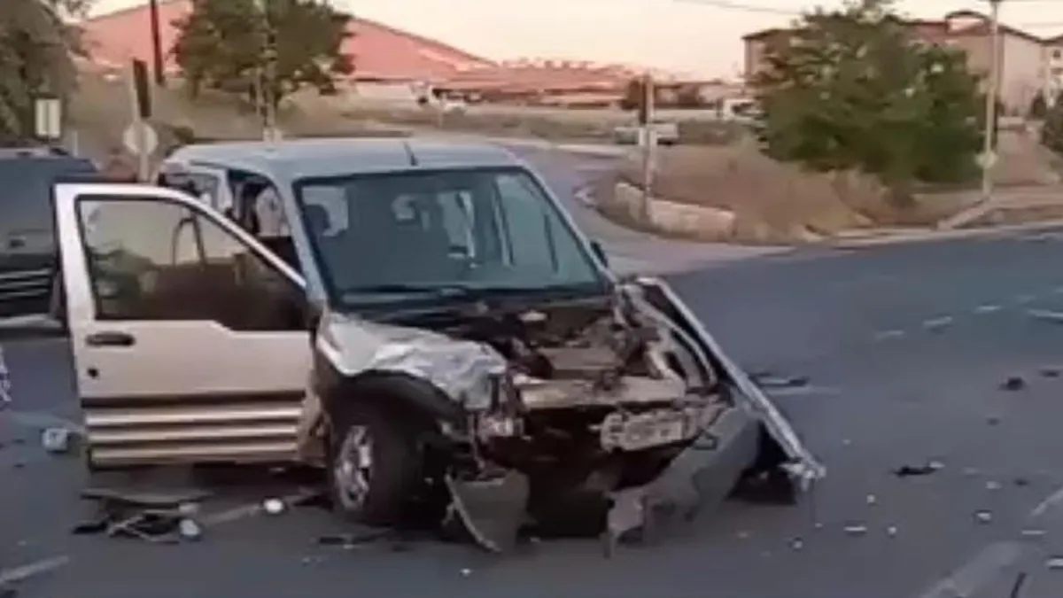 Elazığ'da kazalar peş peşe geldi! 2 yaralı...